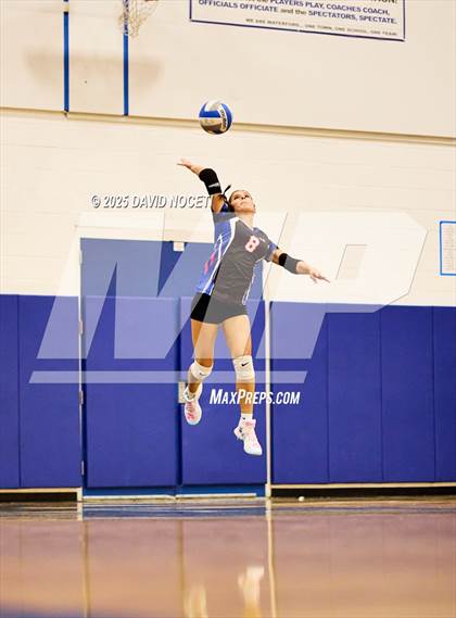 Thumbnail 3 in Atwater at Waterford (Scrimmage) photogallery.