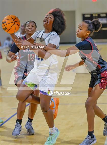 Thumbnail 2 in Westside vs. Luella (She Got Game Classic) photogallery.