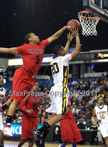 Thumbnail 2 in Lutheran vs. Bishop O'Dowd (CIF State D3 Final) photogallery.