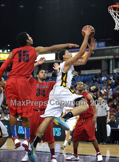 Thumbnail 1 in Lutheran vs. Bishop O'Dowd (CIF State D3 Final) photogallery.