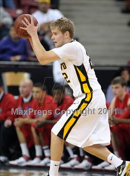 Thumbnail 1 in Lutheran vs. Bishop O'Dowd (CIF State D3 Final) photogallery.