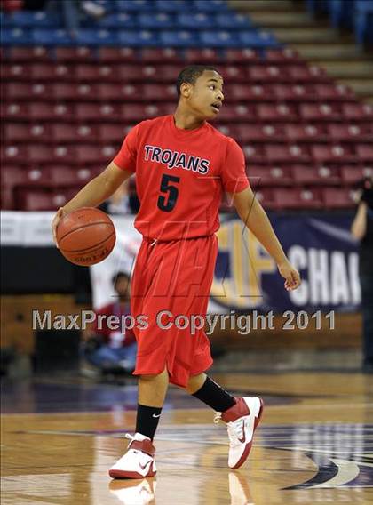 Thumbnail 2 in Lutheran vs. Bishop O'Dowd (CIF State D3 Final) photogallery.
