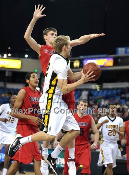 Thumbnail 3 in Lutheran vs. Bishop O'Dowd (CIF State D3 Final) photogallery.