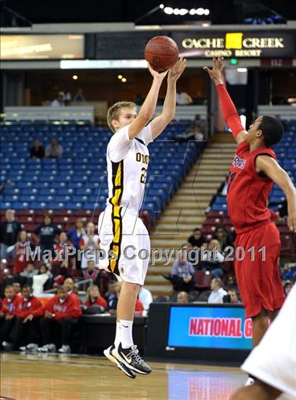 Thumbnail 2 in Lutheran vs. Bishop O'Dowd (CIF State D3 Final) photogallery.