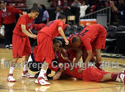 Thumbnail 1 in Lutheran vs. Bishop O'Dowd (CIF State D3 Final) photogallery.