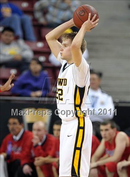 Thumbnail 2 in Lutheran vs. Bishop O'Dowd (CIF State D3 Final) photogallery.