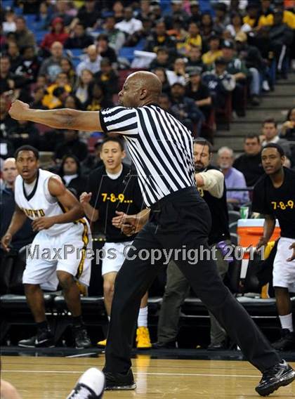 Thumbnail 2 in Lutheran vs. Bishop O'Dowd (CIF State D3 Final) photogallery.