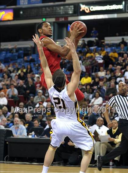 Thumbnail 2 in Lutheran vs. Bishop O'Dowd (CIF State D3 Final) photogallery.
