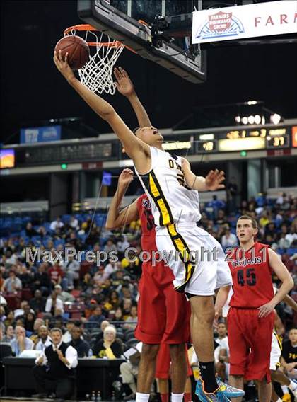 Thumbnail 1 in Lutheran vs. Bishop O'Dowd (CIF State D3 Final) photogallery.
