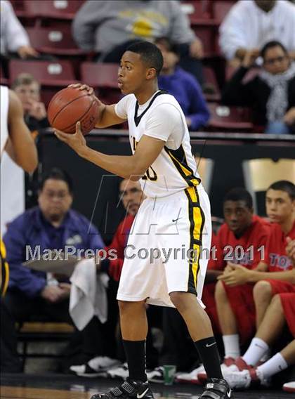 Thumbnail 2 in Lutheran vs. Bishop O'Dowd (CIF State D3 Final) photogallery.