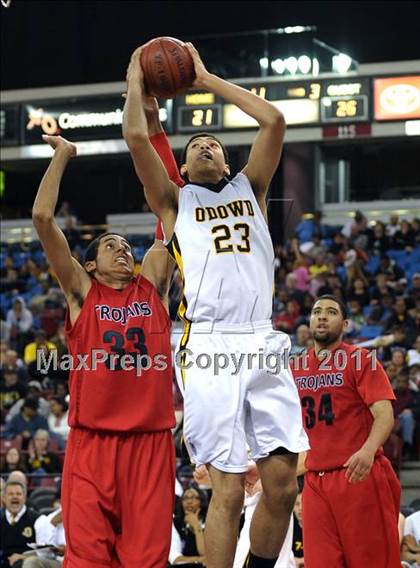 Thumbnail 2 in Lutheran vs. Bishop O'Dowd (CIF State D3 Final) photogallery.