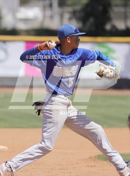 Thumbnail 3 in Caruthers vs. Gridley (71st Annual San Diego Lions Tournament) photogallery.