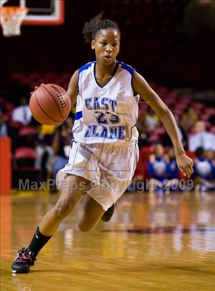 Thumbnail 2 in Bishop McGuinness vs. East Bladen (NCHSAA 1A Final) photogallery.