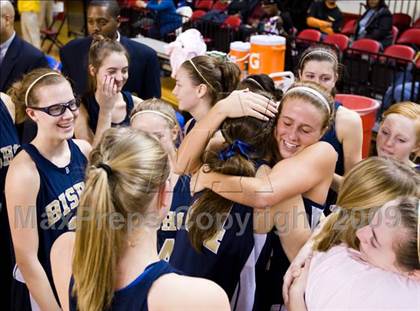 Thumbnail 3 in Bishop McGuinness vs. East Bladen (NCHSAA 1A Final) photogallery.