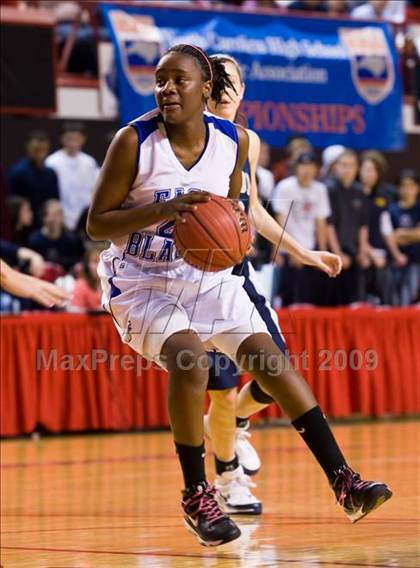 Thumbnail 2 in Bishop McGuinness vs. East Bladen (NCHSAA 1A Final) photogallery.