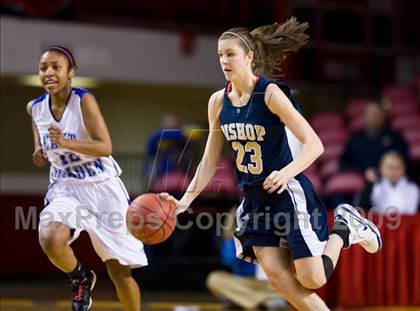 Thumbnail 2 in Bishop McGuinness vs. East Bladen (NCHSAA 1A Final) photogallery.