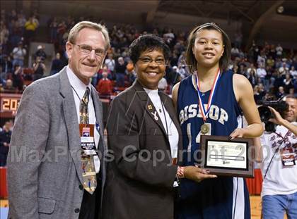 Thumbnail 2 in Bishop McGuinness vs. East Bladen (NCHSAA 1A Final) photogallery.