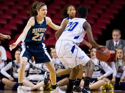 Thumbnail 2 in Bishop McGuinness vs. East Bladen (NCHSAA 1A Final) photogallery.