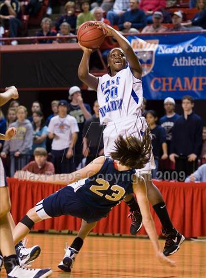 Thumbnail 2 in Bishop McGuinness vs. East Bladen (NCHSAA 1A Final) photogallery.