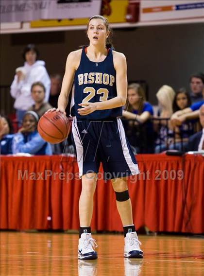 Thumbnail 2 in Bishop McGuinness vs. East Bladen (NCHSAA 1A Final) photogallery.