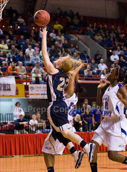 Thumbnail 2 in Bishop McGuinness vs. East Bladen (NCHSAA 1A Final) photogallery.