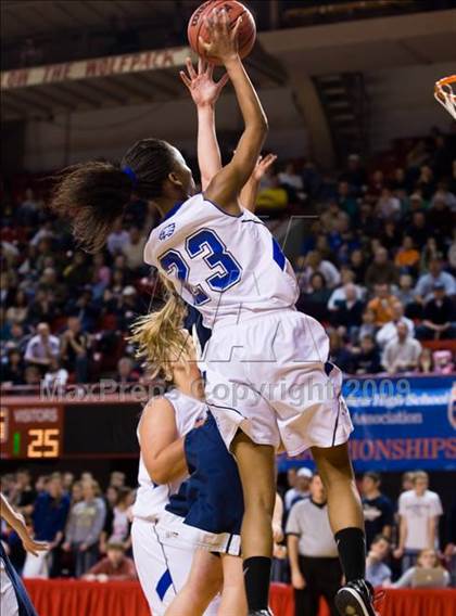 Thumbnail 3 in Bishop McGuinness vs. East Bladen (NCHSAA 1A Final) photogallery.