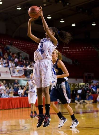 Thumbnail 1 in Bishop McGuinness vs. East Bladen (NCHSAA 1A Final) photogallery.