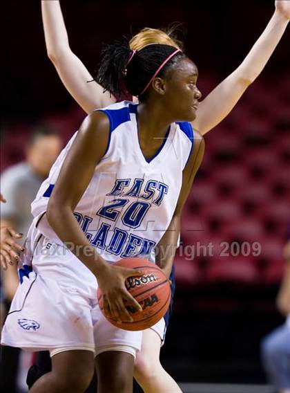 Thumbnail 2 in Bishop McGuinness vs. East Bladen (NCHSAA 1A Final) photogallery.