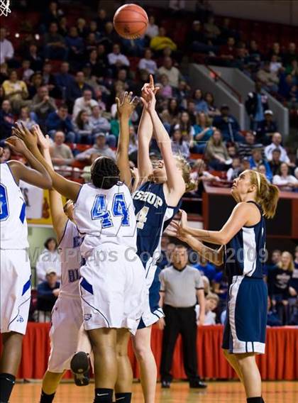 Thumbnail 3 in Bishop McGuinness vs. East Bladen (NCHSAA 1A Final) photogallery.