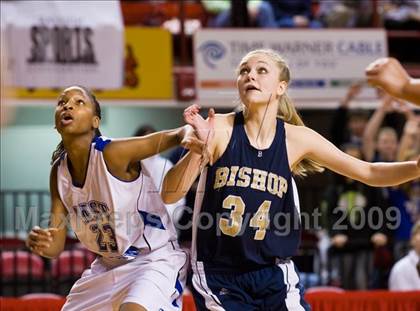 Thumbnail 1 in Bishop McGuinness vs. East Bladen (NCHSAA 1A Final) photogallery.