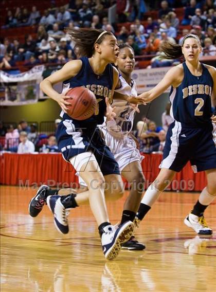 Thumbnail 3 in Bishop McGuinness vs. East Bladen (NCHSAA 1A Final) photogallery.