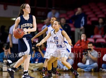 Thumbnail 1 in Bishop McGuinness vs. East Bladen (NCHSAA 1A Final) photogallery.