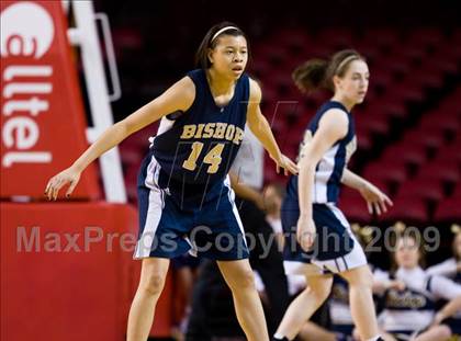 Thumbnail 2 in Bishop McGuinness vs. East Bladen (NCHSAA 1A Final) photogallery.