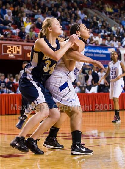 Thumbnail 2 in Bishop McGuinness vs. East Bladen (NCHSAA 1A Final) photogallery.