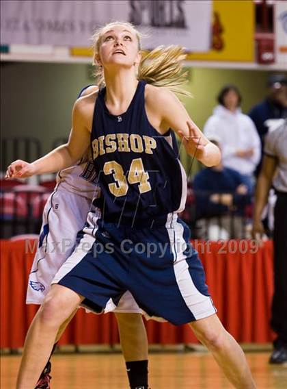 Thumbnail 3 in Bishop McGuinness vs. East Bladen (NCHSAA 1A Final) photogallery.
