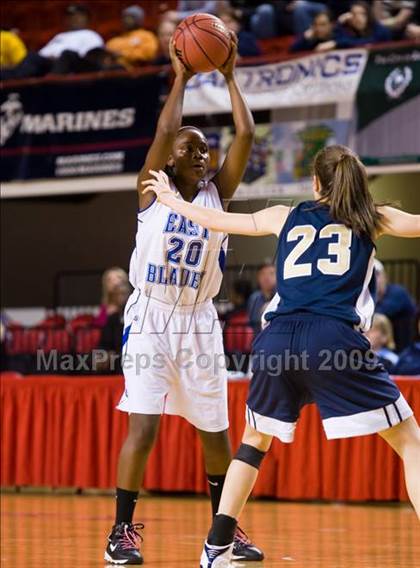 Thumbnail 2 in Bishop McGuinness vs. East Bladen (NCHSAA 1A Final) photogallery.