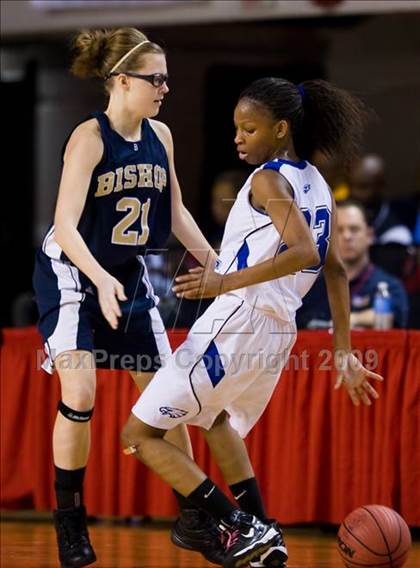 Thumbnail 3 in Bishop McGuinness vs. East Bladen (NCHSAA 1A Final) photogallery.