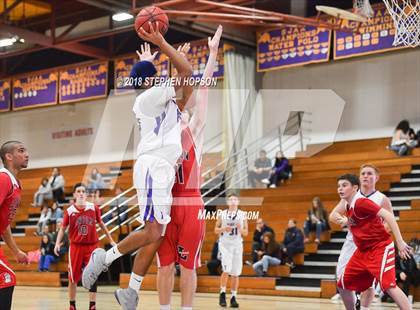 Thumbnail 1 in Lincoln @ Tokay photogallery.
