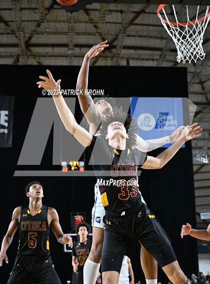 Thumbnail 1 in O'Dea vs. Garfield (WIAA 3A Final) photogallery.