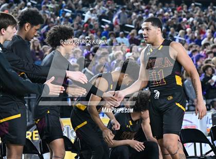 Thumbnail 2 in O'Dea vs. Garfield (WIAA 3A Final) photogallery.