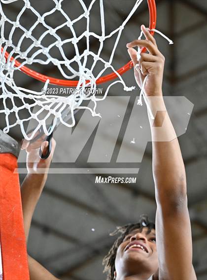 Thumbnail 1 in O'Dea vs. Garfield (WIAA 3A Final) photogallery.