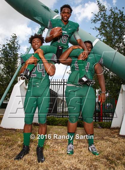 Thumbnail 2 in Miami Central (2016 Preseason Top 25 Early Contenders Photo Shoot)  photogallery.