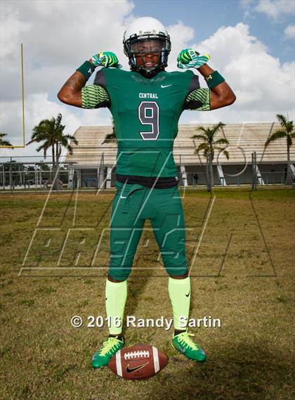 Thumbnail 3 in Miami Central (2016 Preseason Top 25 Early Contenders Photo Shoot)  photogallery.