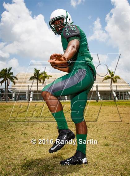 Thumbnail 1 in Miami Central (2016 Preseason Top 25 Early Contenders Photo Shoot)  photogallery.