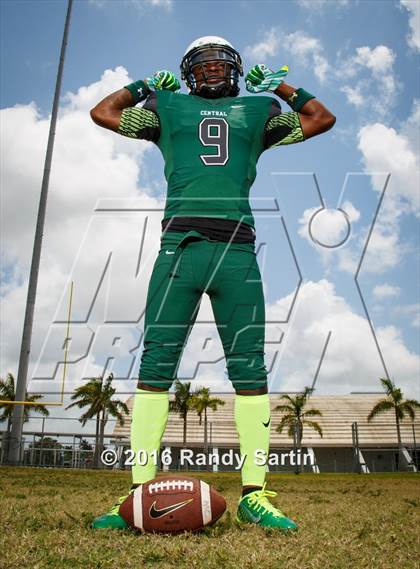 Thumbnail 1 in Miami Central (2016 Preseason Top 25 Early Contenders Photo Shoot)  photogallery.