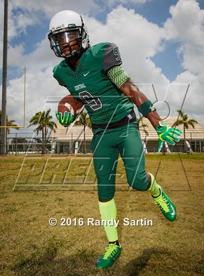 Thumbnail 3 in Miami Central (2016 Preseason Top 25 Early Contenders Photo Shoot)  photogallery.