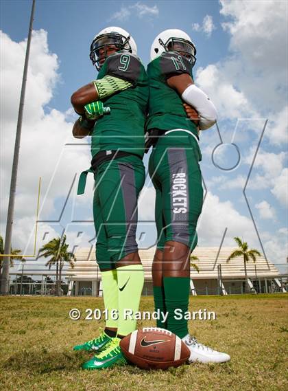 Thumbnail 2 in Miami Central (2016 Preseason Top 25 Early Contenders Photo Shoot)  photogallery.