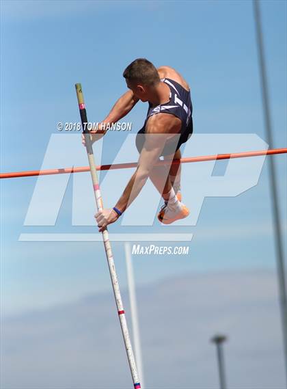 Thumbnail 2 in Bulldog Invitational photogallery.