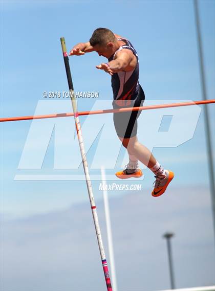 Thumbnail 3 in Bulldog Invitational photogallery.