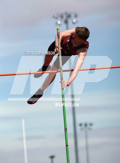 Thumbnail 2 in Bulldog Invitational photogallery.